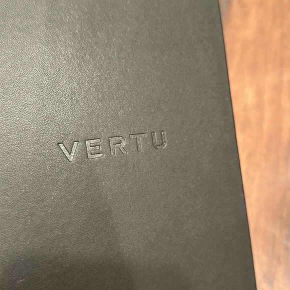 VERTU Phone Box - Picture 5 of 6